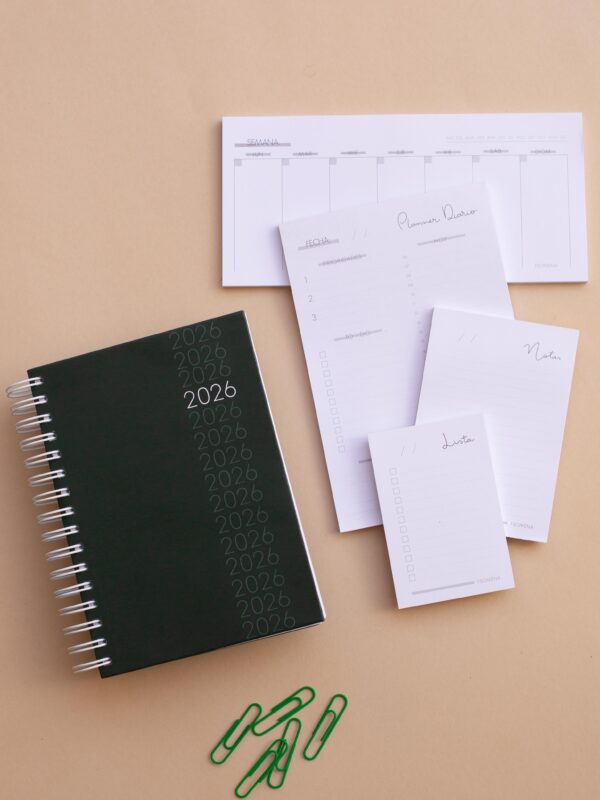 Combo Agenda Filomena Esencial Verde 2026